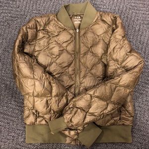 Aritizia TNA Down Cropped Jacket M